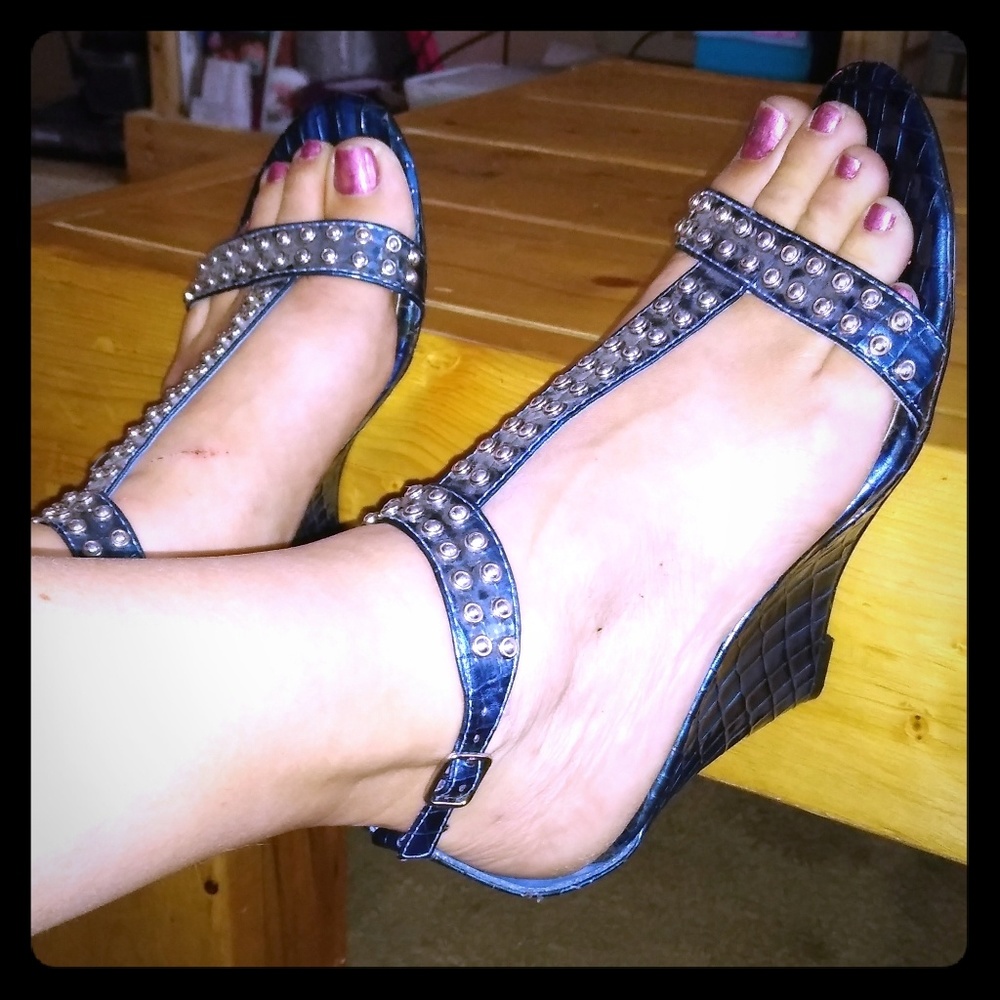 White House Blue market (8) blue studded wedges